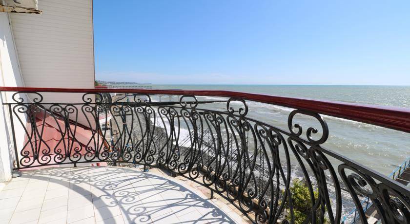 Сочи бриз отель пляж. Кафе бриз хоста меню. Отель бриз хоста 2010 год. Кафе бриз хоста. Кафе бриз сочи.